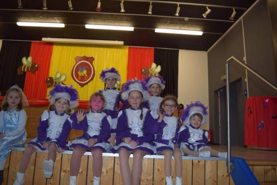28.02.2018 Kinderfastnacht -Mini-Garde auf der Bühne